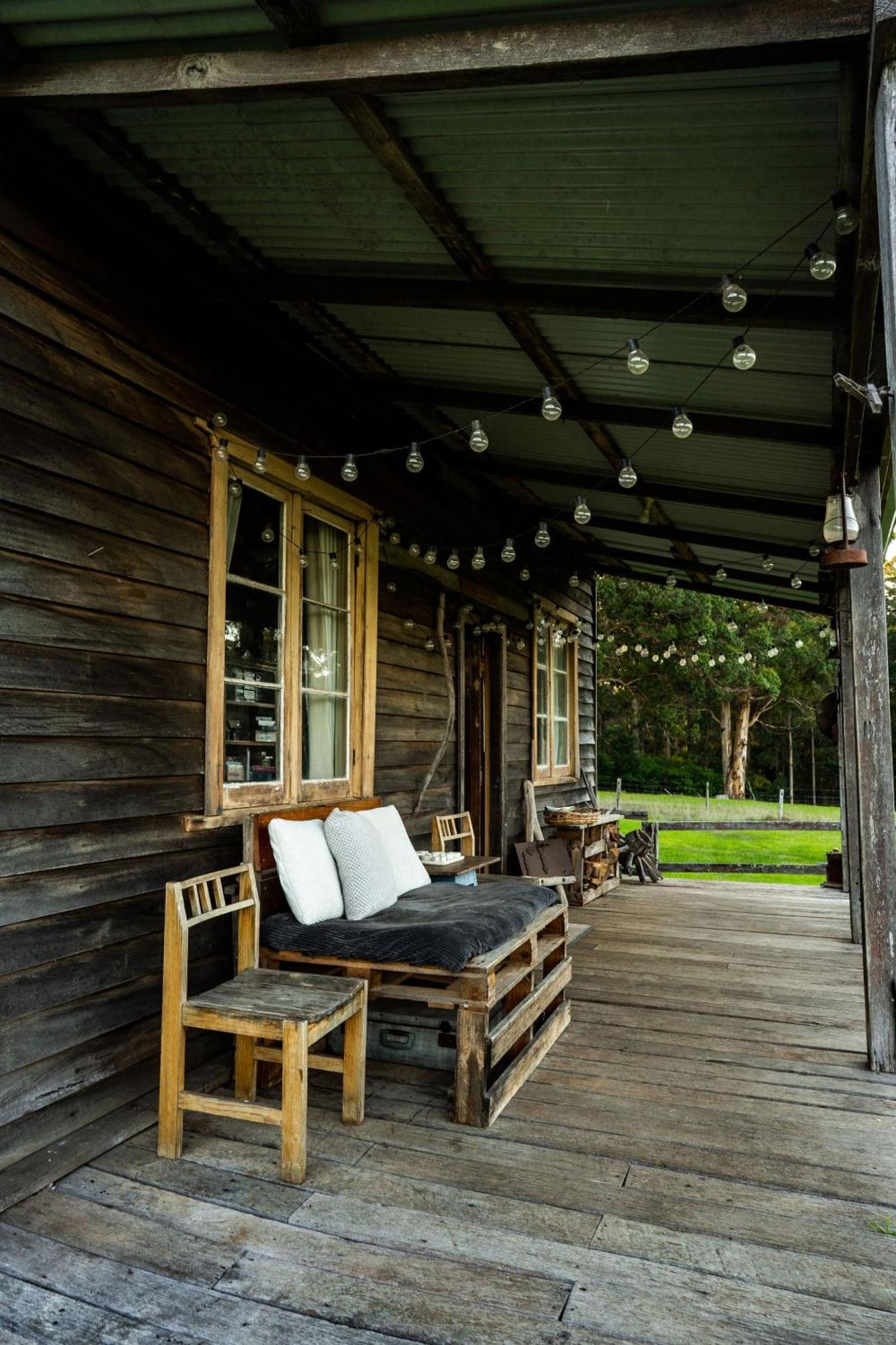 Cosy Farmstay: Green Cabin At Whispering Woods Beedelup Bagian luar foto
