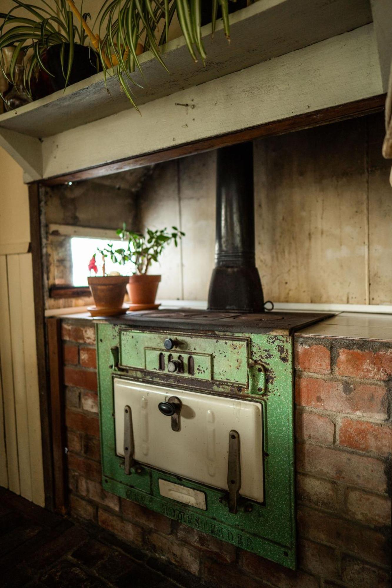 Cosy Farmstay: Green Cabin At Whispering Woods Beedelup Bagian luar foto