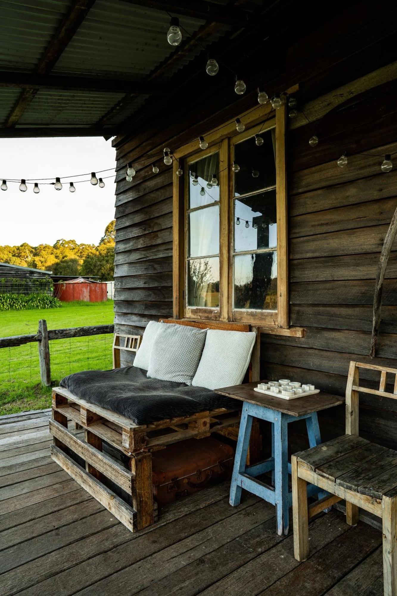 Cosy Farmstay: Green Cabin At Whispering Woods Beedelup Bagian luar foto